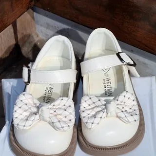 Cream bow strap shoes